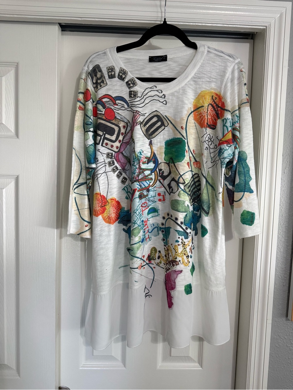 Women’s Inoah White Abstract Floral Graphic Tunic Top